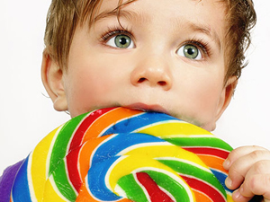 ¿El azúcar y las golosinas nos vuelven hiperactivos?