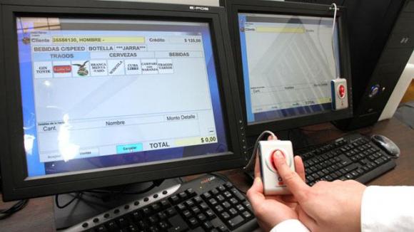 Docentes y alumnos de la UTN crean un control por huella digital para boliches y estadios