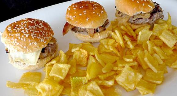 Comer carne frita aumenta un 40% el riesgo de contraer cáncer de próstata