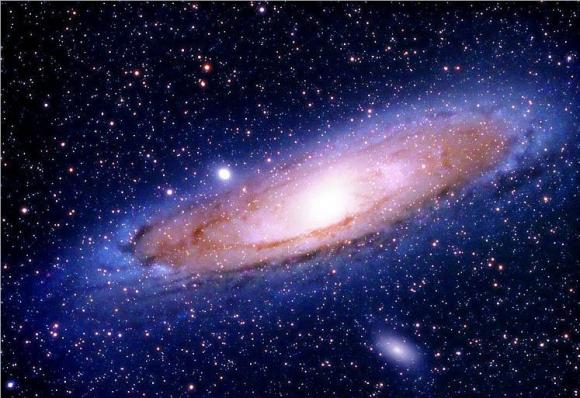 Agujeros negros y un enorme cúmulo de estrellas nunca visto revela el centro de la Vía Láctea