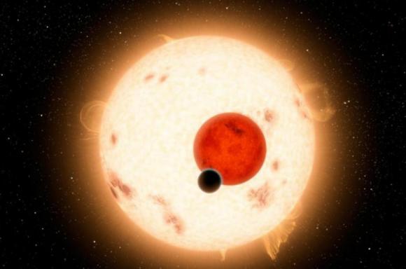 Múltiples planetas orbitando a un par de estrellas descubre Kepler