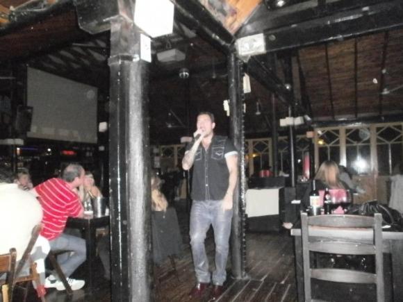 FOTOS SHOW GUSTAVO SANTILLAN EN¨CATALEJO¨