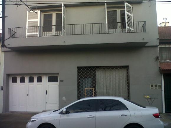 Casa americana en Planta Alta + local en planta baja- u$s200.000.-