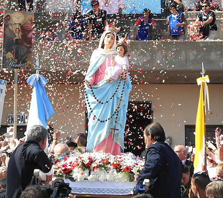 ¡Unite al rezo del Santo Rosario por la Argentina, nuestra Patria!