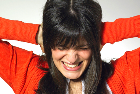 ¿Es habitual escuchar voces en la cabeza?