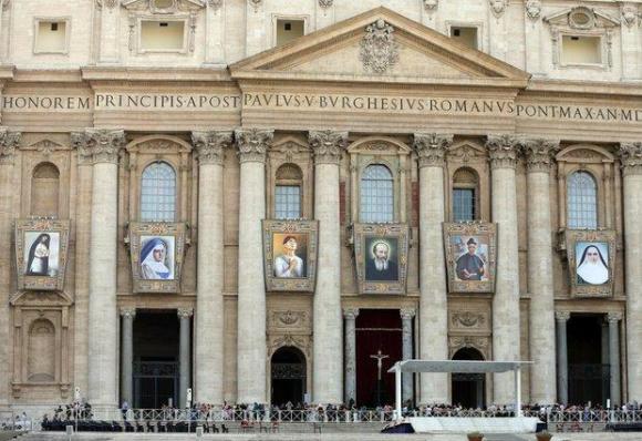 Benedicto XVI canonizó a siete nuevos santos