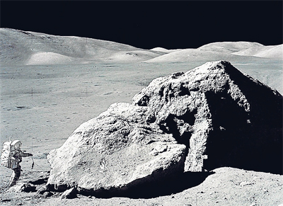 Vientos solares son la fuente de agua en la Luna