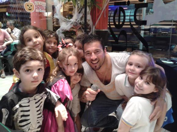 FOTOS SHOW GUSTAVO SANTILLAN¨HALLOWEEN EN 9 REINAS¨