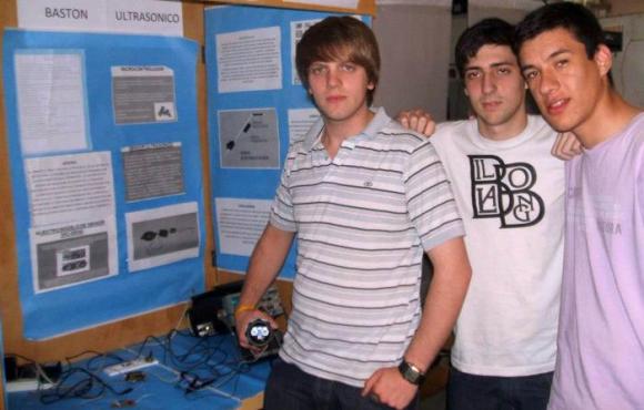 Alumnos de una escuela secundaria Argentina diseñan bastón para ciegos