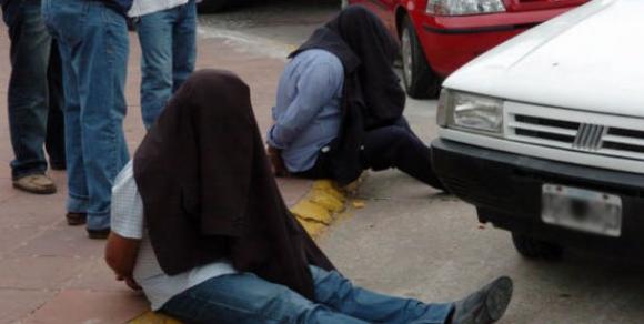 Querían robar una pizzería, ¡pero se quedaron dormidos!