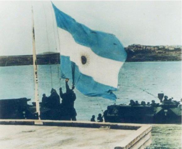 A 192 años del primer izamiento de la bandera nacional en Malvinas