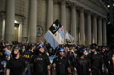 Abortistas atacan la Catedral de Buenos Aires