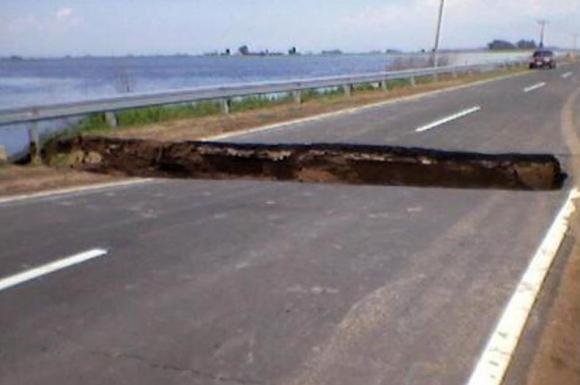 Otra vez Manieto, destruyendo una obra Kirchnerista