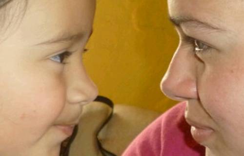 Joven rechazó aborto por violación: ¡No tengan miedo de decirle sí a la vida!