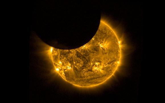 ESA muestra imágenes del eclipse solar del 13 de noviembre desde el satélite Proba 2