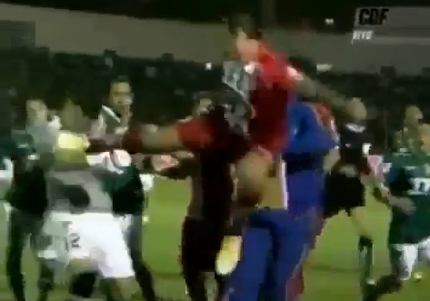 Otro argentino compite por la mejor patada del año