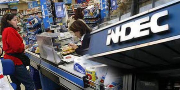 Para el INDEC, todavía se come con 6 pesos
