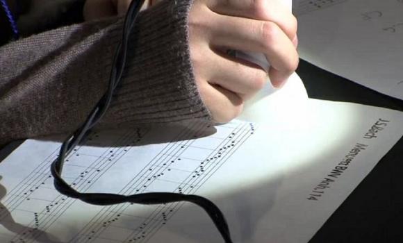 Pequeño escáner Gocen permite escribir música en papel y reproducirla
