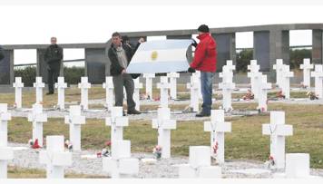 Juez da lugar a amparo para identificar a los héroes del cementerio de Darwin