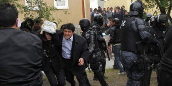 Balas de goma, huevazos y piedras para dirigentes de ¨La Cámpora¨ en Santa Cruz