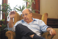 Hay que bajar los niveles de vanidad