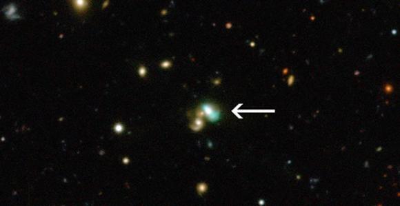 Una 'judía verde' en el firmamento: captan una galaxia que brilla en toda su extensión