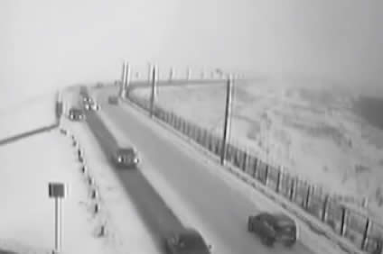 Insólito héroe anónimo: salva a los pasajeros de una combi y escapa