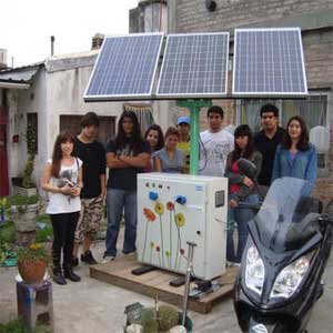 Alumnos y docentes Argentinos crean un surtidor de energía solar para vehículos y electrodomésticos