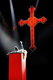 Agravio a la Cruz en concierto de Madonna: reparación y protesta