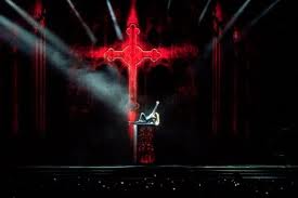 Agravio a la Cruz en concierto de Madonna: urgente pedido de reparación y protesta