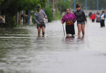 El temporal deja dos muertos y casi tres mil evacuados en Buenos Aires