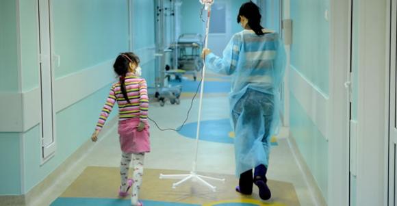 El VIH ayuda a combatir las células cancerosas y salva la vida de una niña