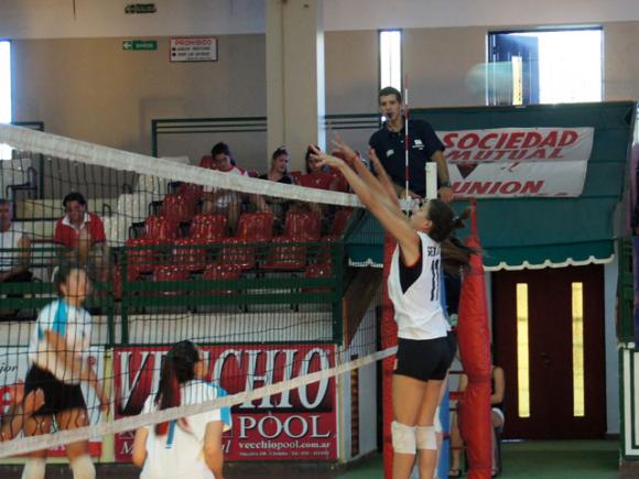 Estudiantes y Gimnasia y Esgrima La Plata lograron victorias en Córdoba