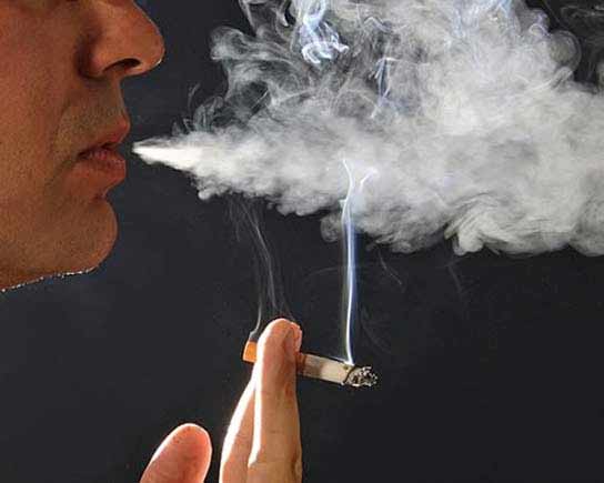 Una combinación explosiva: los que fuman sufren peores resacas