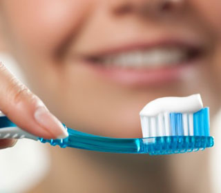Triclosan (enjuagues bucales y más) causa asma y alergias. Publicaciones científicas que lo prueban.