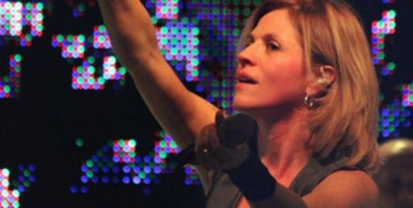 Escándalo en un show de Marcela Morelo: pidió más seguridad en acto político