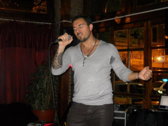 SHOW GUSTAVO SANTILLAN ESTE SABADO EN¨OASIS CAFE¨