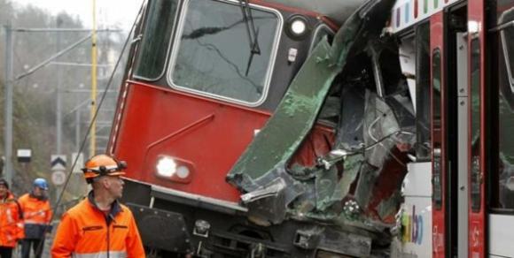 Choque de trenes en Suiza: hay al menos unos 17 heridos