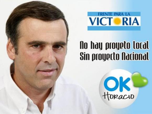Insólito: un intendente que puede ser destituido inauguró una pileta de lona
