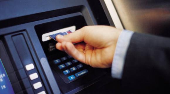 Turistas argentinos acceden en el exterior al ¨dólar cajero¨