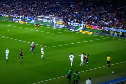 La provocación de Alonso y Arbeloa contra Messi, que se contuvo.