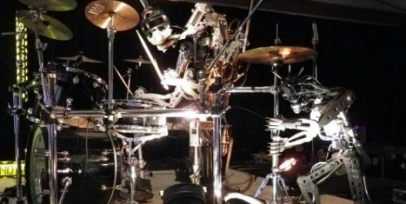 Robots hacen heavy-metal