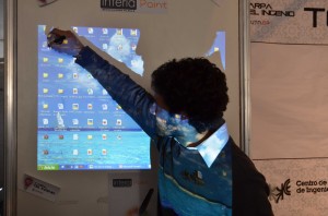 Estudiantes Argentinos de Ing. Electrónica de la UTN diseñaron una pizarra interactiva