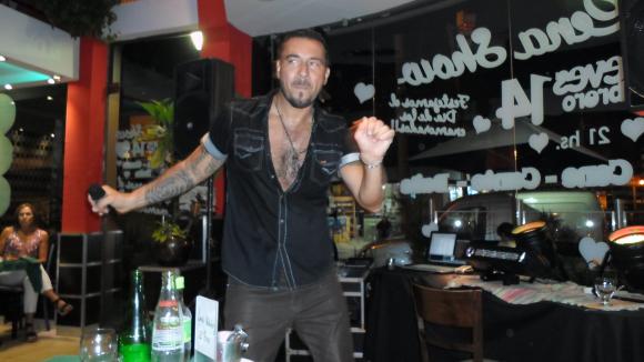 FOTOS SHOW GUSTAVO SANTILLAN EN¨9 REINAS¨ AYER