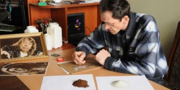 Pinta con borra de café y arena