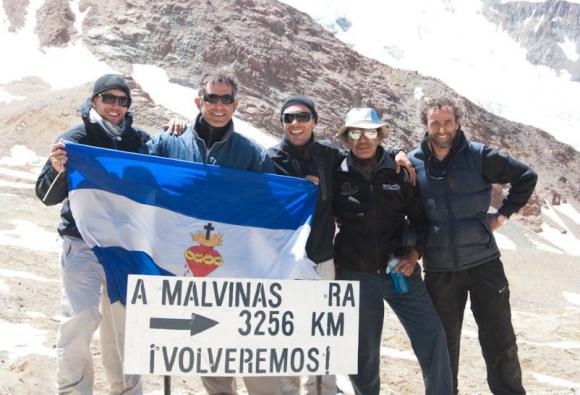 Sentimiento Argentino en el Valle de las Lágrimas, a 3.256 kms de Malvinas