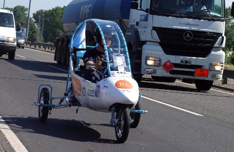 El primer vehículo de América latina que funciona con baterías de litio‏ es Argentino