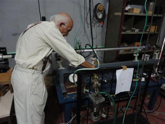 Científicos platenses elaboran un láser con elementos reciclados‏