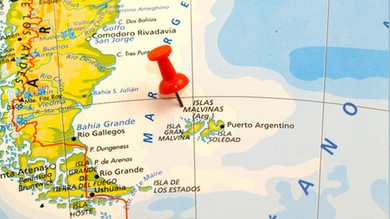 ¨Inglaterra invadió las Malvinas, desalojando y masacrando a la población argentina¨