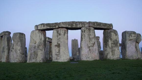 Nuevo estudio ´reescribe´ la historia del famoso monumento Stonehenge